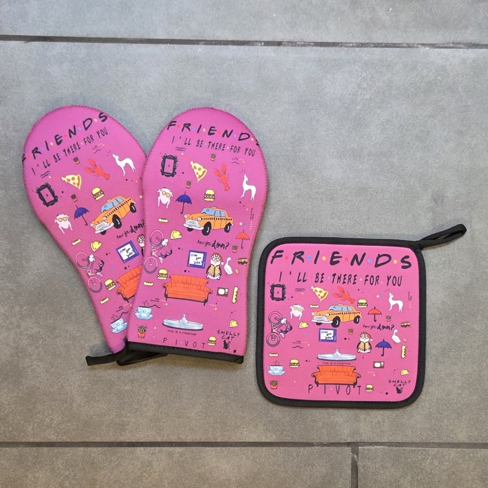New Friends Set Of Oven Mitts & Potholder